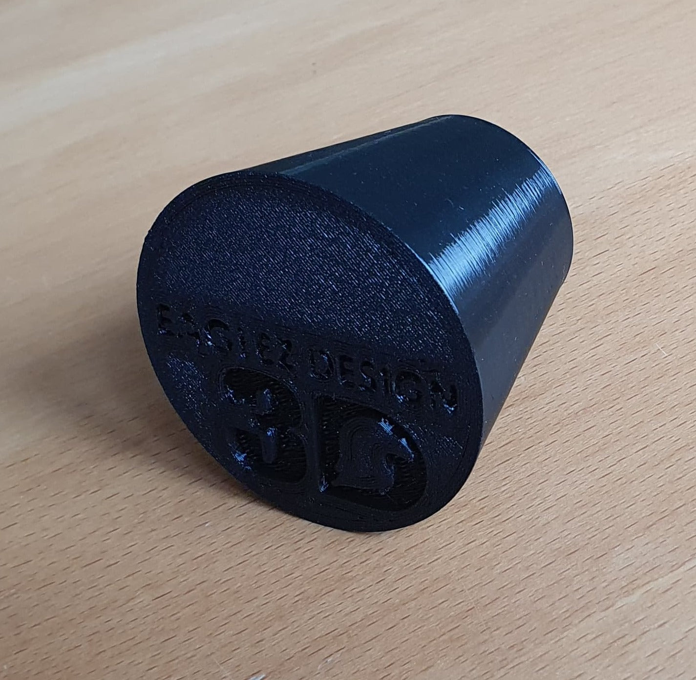 Rubberen uitlaatplug voor gebruik in uitlaatdempers.