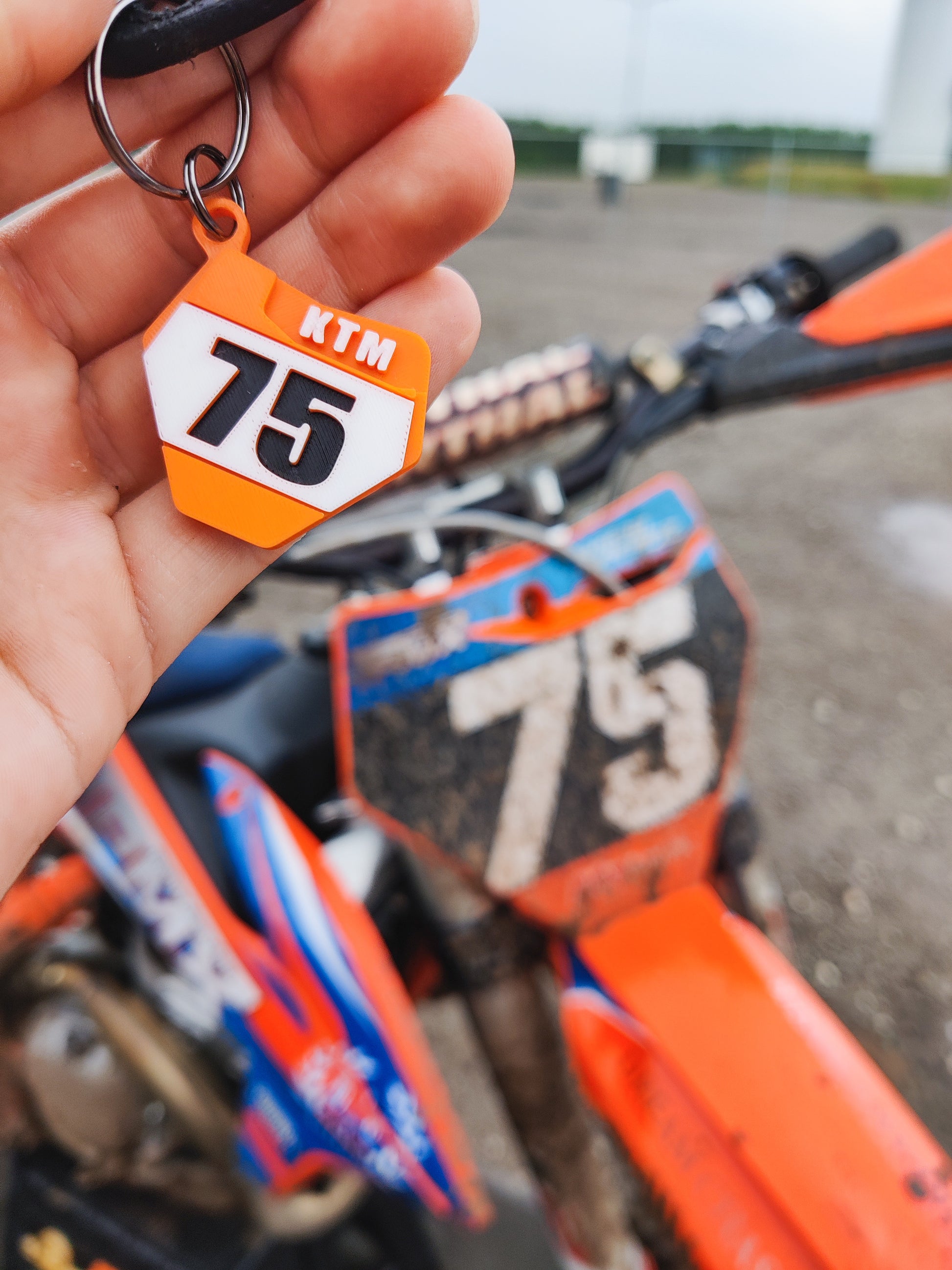 gepersonaliseerde KTM motocross sleutelhanger voor een crossmotor